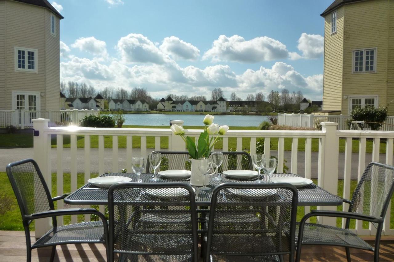 Liming Lodge - Lakeside Home In The Cotswolds South Cerney Ngoại thất bức ảnh