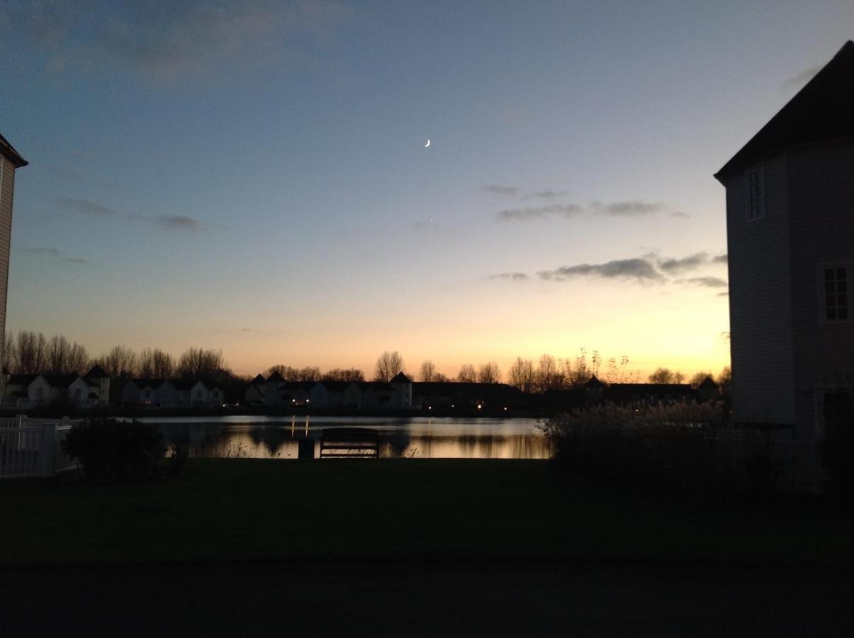 Liming Lodge - Lakeside Home In The Cotswolds South Cerney Ngoại thất bức ảnh