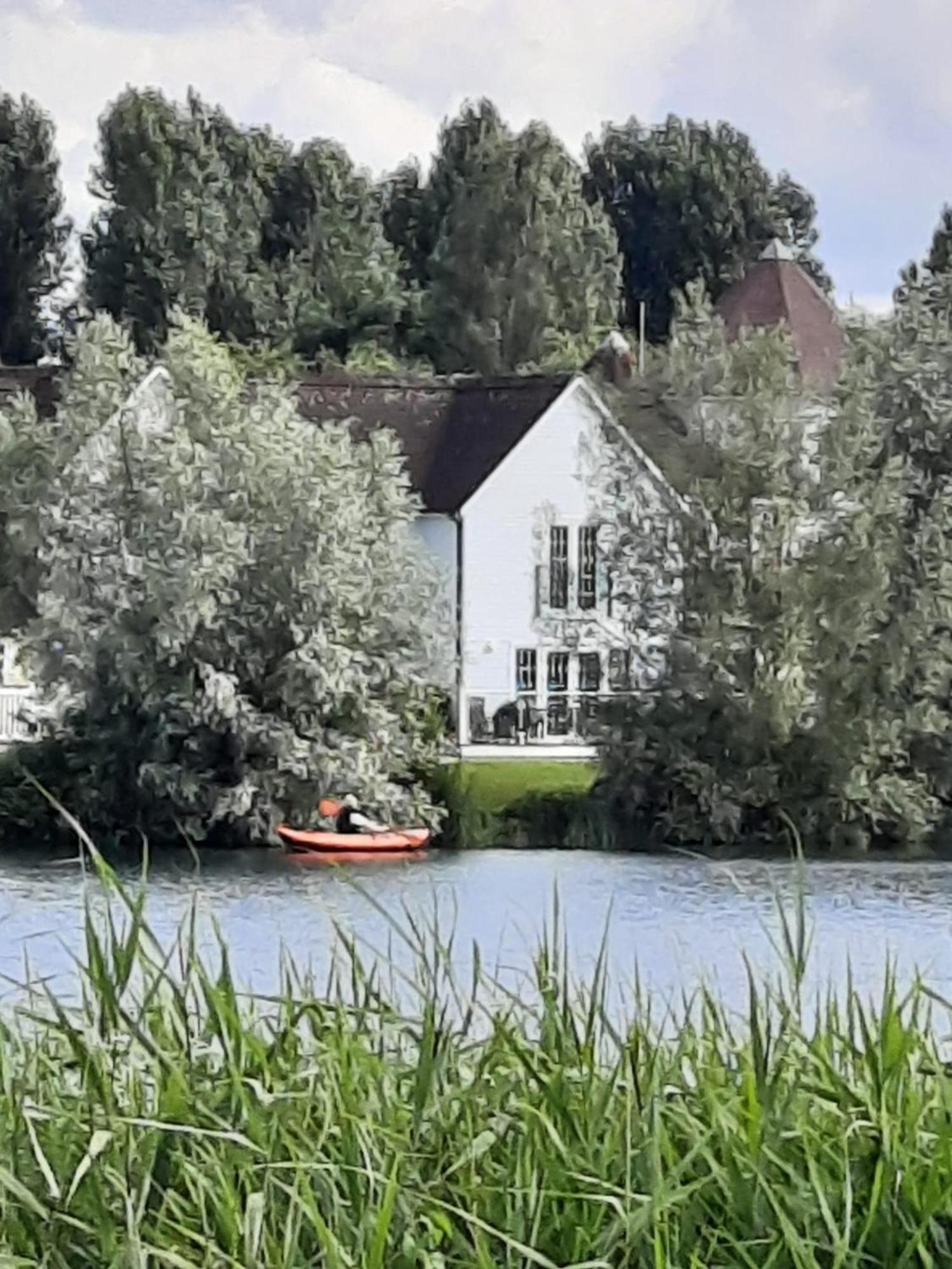 Liming Lodge - Lakeside Home In The Cotswolds South Cerney Ngoại thất bức ảnh